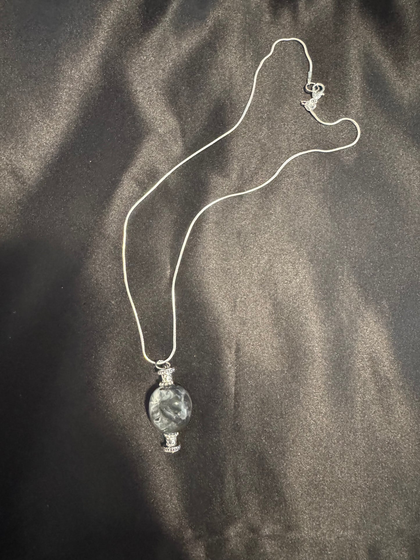 Black and White Swirl Drop