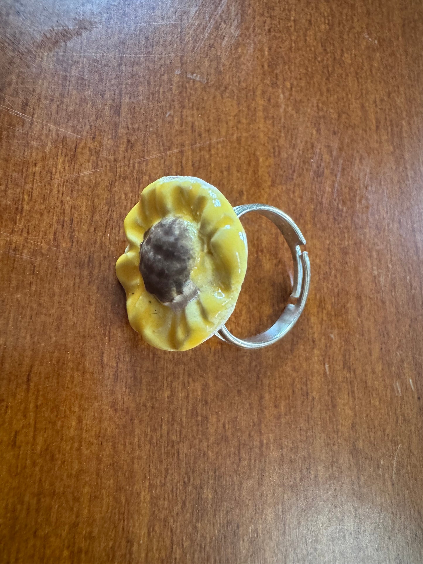 Yellow Daisy With Brown Center Ring