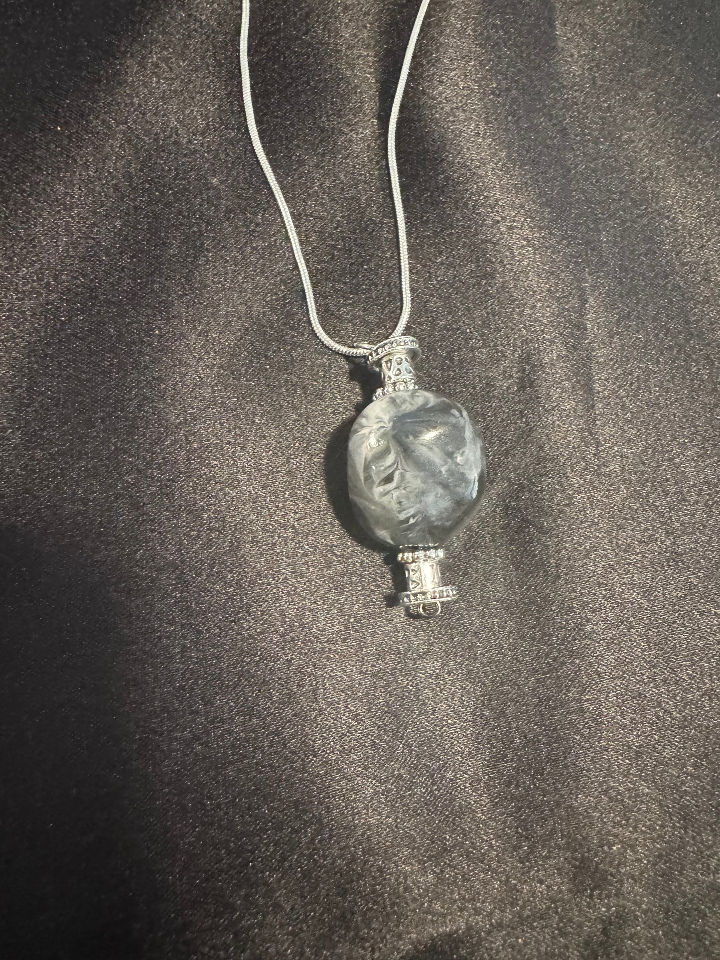 Black and White Swirl Drop