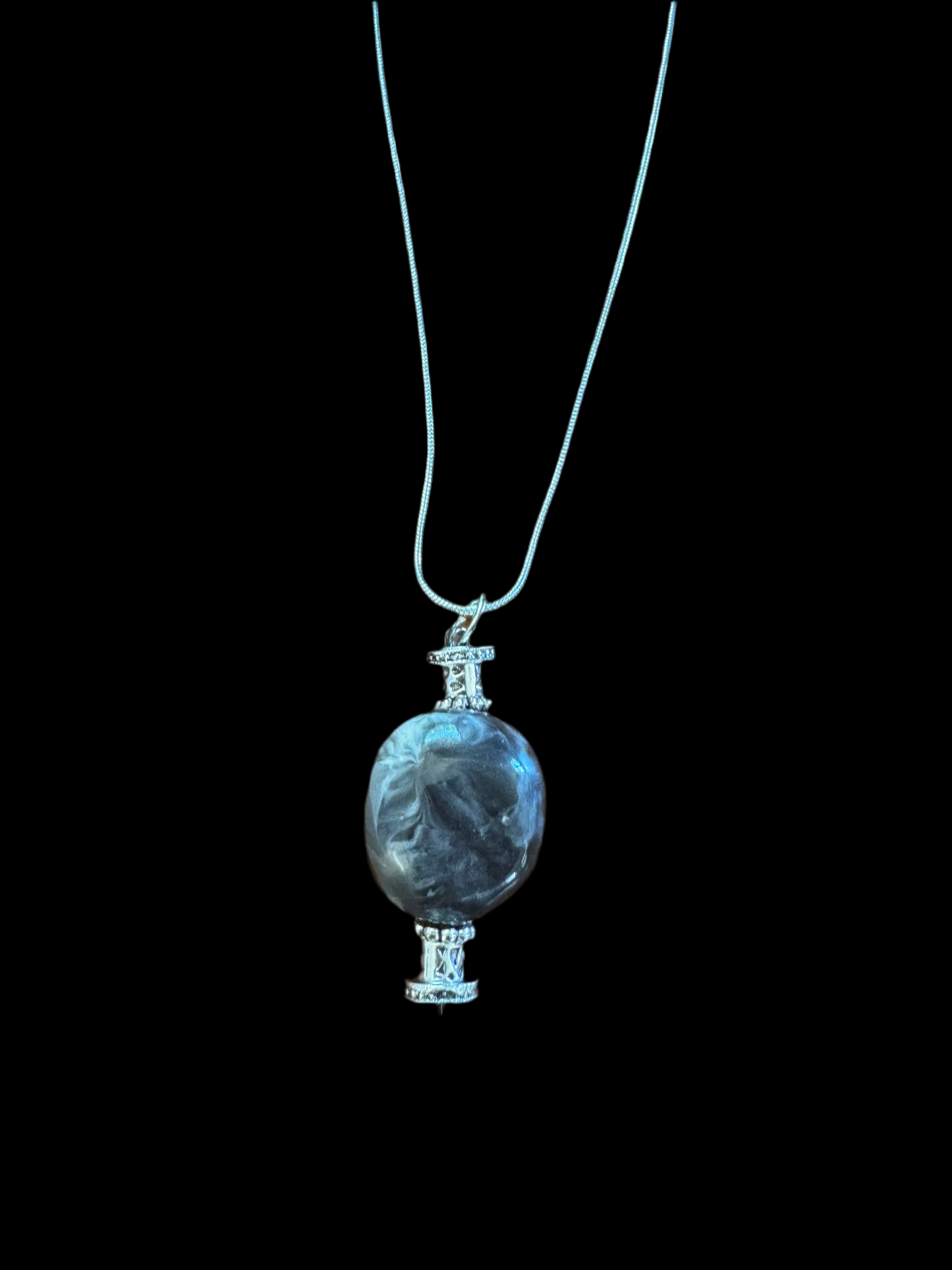 Black and White Swirl Drop