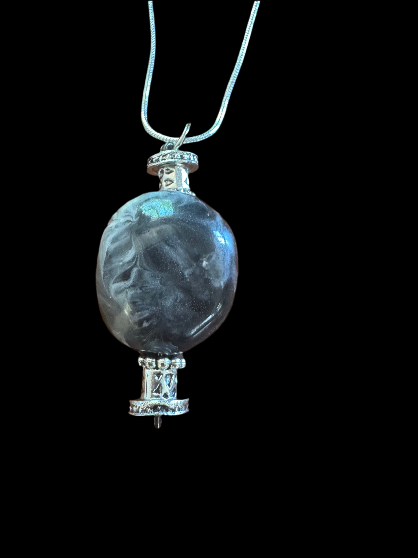 Black and White Swirl Drop